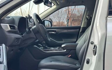 Toyota Highlander, 2024 год, 4 500 000 рублей, 8 фотография