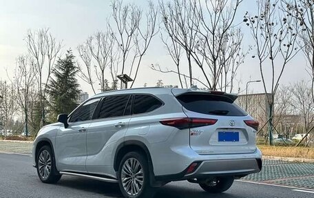 Toyota Highlander, 2024 год, 4 500 000 рублей, 4 фотография