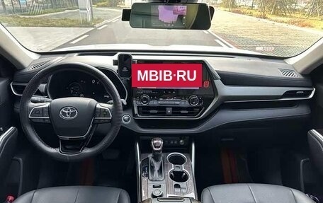 Toyota Highlander, 2024 год, 4 500 000 рублей, 9 фотография