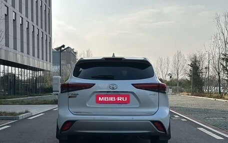 Toyota Highlander, 2024 год, 4 500 000 рублей, 3 фотография