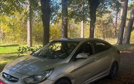 Hyundai Solaris II рестайлинг, 2011 год, 560 000 рублей, 4 фотография