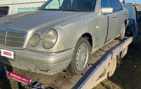 Mercedes-Benz E-Класс, 1996 год, 150 000 рублей, 2 фотография