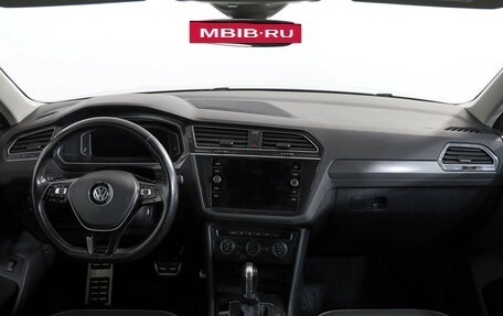 Volkswagen Tiguan II, 2019 год, 2 299 000 рублей, 10 фотография