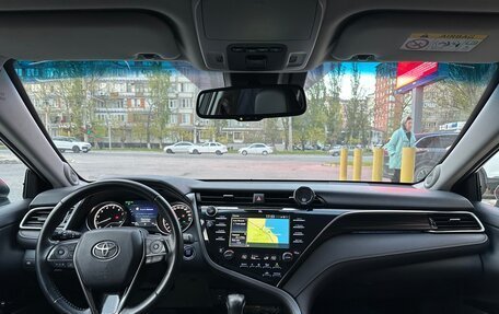 Toyota Camry, 2018 год, 2 400 000 рублей, 15 фотография