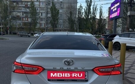 Toyota Camry, 2018 год, 2 400 000 рублей, 2 фотография