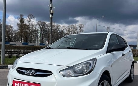Hyundai Solaris II рестайлинг, 2014 год, 860 000 рублей, 2 фотография
