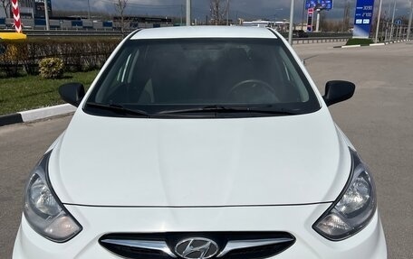 Hyundai Solaris II рестайлинг, 2014 год, 860 000 рублей, 4 фотография