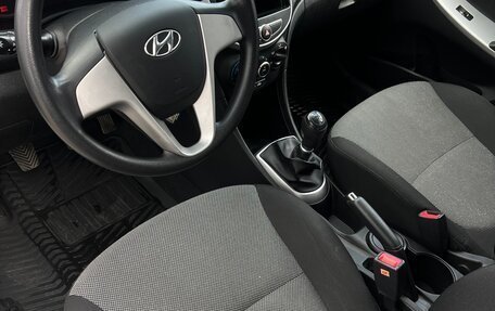 Hyundai Solaris II рестайлинг, 2014 год, 860 000 рублей, 29 фотография