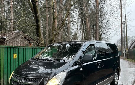 Hyundai Grand Starex Grand Starex I рестайлинг 2, 2011 год, 1 300 000 рублей, 2 фотография