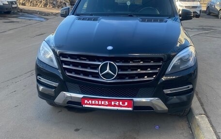 Mercedes-Benz M-Класс, 2015 год, 2 350 000 рублей, 3 фотография