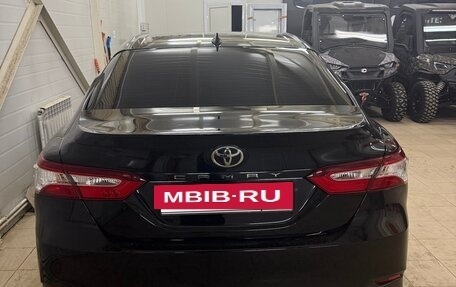 Toyota Camry, 2018 год, 2 000 000 рублей, 2 фотография