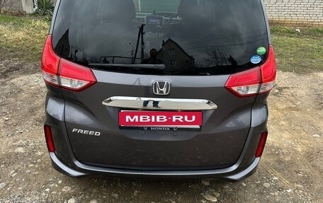 Honda Freed II, 2017 год, 1 490 000 рублей, 3 фотография