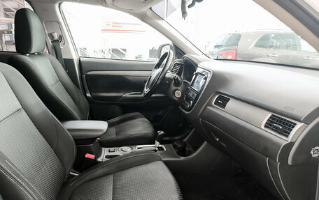 Mitsubishi Outlander III рестайлинг 3, 2016 год, 1 450 000 рублей, 11 фотография