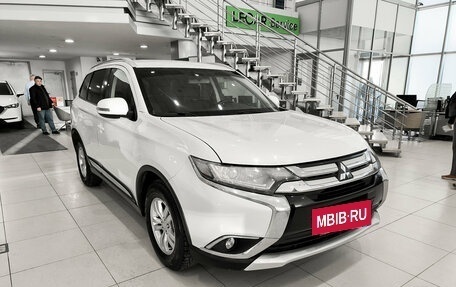 Mitsubishi Outlander III рестайлинг 3, 2016 год, 1 450 000 рублей, 3 фотография