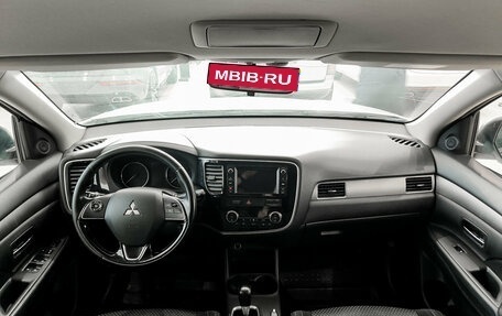 Mitsubishi Outlander III рестайлинг 3, 2016 год, 1 450 000 рублей, 14 фотография