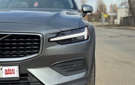 Volvo V60 Cross Country II, 2020 год, 3 650 000 рублей, 3 фотография