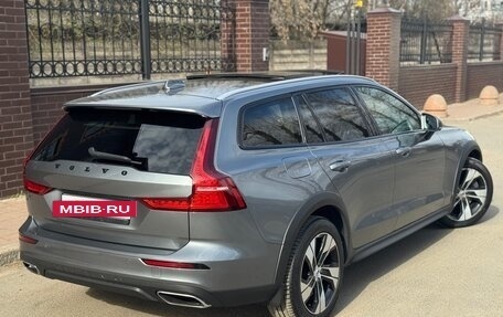 Volvo V60 Cross Country II, 2020 год, 3 650 000 рублей, 9 фотография