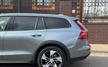 Volvo V60 Cross Country II, 2020 год, 3 650 000 рублей, 14 фотография