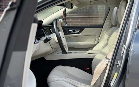 Volvo V60 Cross Country II, 2020 год, 3 650 000 рублей, 20 фотография