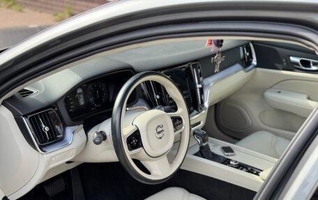 Volvo V60 Cross Country II, 2020 год, 3 650 000 рублей, 23 фотография