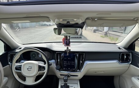 Volvo V60 Cross Country II, 2020 год, 3 650 000 рублей, 31 фотография