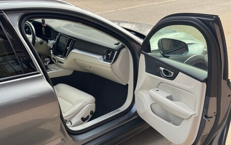 Volvo V60 Cross Country II, 2020 год, 3 650 000 рублей, 33 фотография