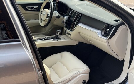 Volvo V60 Cross Country II, 2020 год, 3 650 000 рублей, 34 фотография