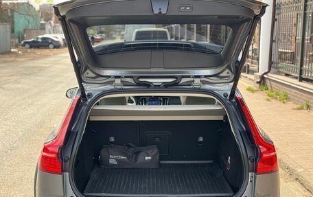 Volvo V60 Cross Country II, 2020 год, 3 650 000 рублей, 40 фотография