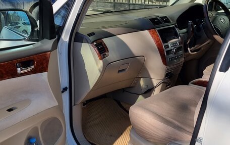 Toyota Ipsum II, 2005 год, 750 000 рублей, 10 фотография