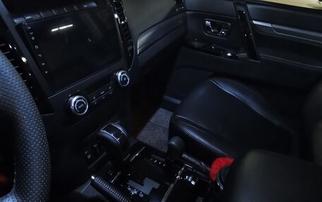 Mitsubishi Pajero IV, 2013 год, 2 550 000 рублей, 24 фотография