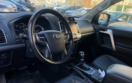 Toyota Land Cruiser Prado 150 рестайлинг 2, 2022 год, 6 249 000 рублей, 7 фотография