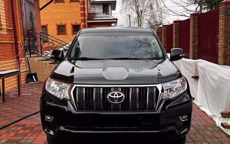 Toyota Land Cruiser Prado 150 рестайлинг 2, 2018 год, 4 600 000 рублей, 1 фотография