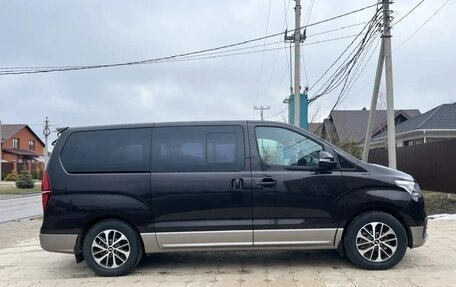 Hyundai Grand Starex Grand Starex I рестайлинг 2, 2018 год, 3 650 000 рублей, 5 фотография