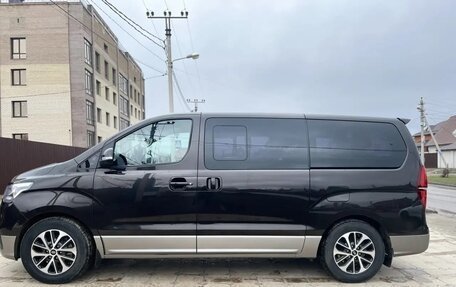 Hyundai Grand Starex Grand Starex I рестайлинг 2, 2018 год, 3 650 000 рублей, 7 фотография