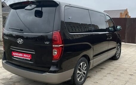 Hyundai Grand Starex Grand Starex I рестайлинг 2, 2018 год, 3 650 000 рублей, 4 фотография