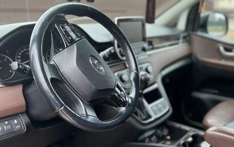 Hyundai Grand Starex Grand Starex I рестайлинг 2, 2018 год, 3 650 000 рублей, 10 фотография