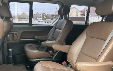 Hyundai Grand Starex Grand Starex I рестайлинг 2, 2018 год, 3 650 000 рублей, 12 фотография