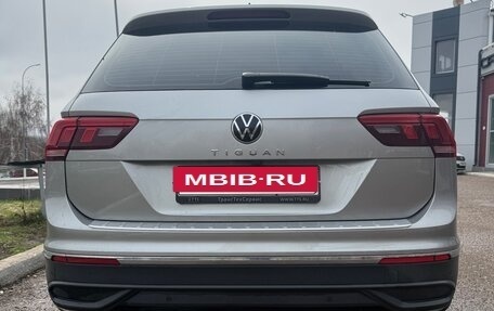 Volkswagen Tiguan II, 2021 год, 2 860 000 рублей, 3 фотография