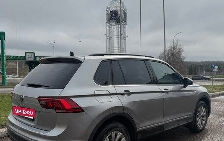 Volkswagen Tiguan II, 2021 год, 2 860 000 рублей, 2 фотография