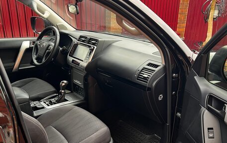 Toyota Land Cruiser Prado 150 рестайлинг 2, 2018 год, 4 600 000 рублей, 8 фотография