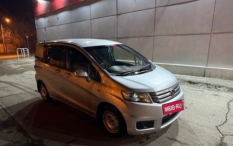 Honda Freed I, 2011 год, 1 050 000 рублей, 2 фотография