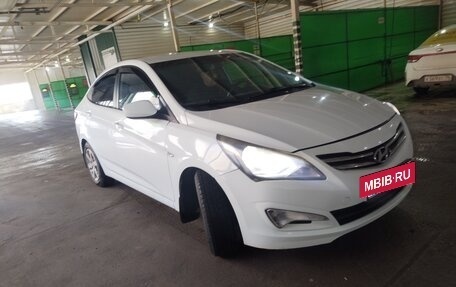 Hyundai Solaris II рестайлинг, 2015 год, 730 000 рублей, 2 фотография