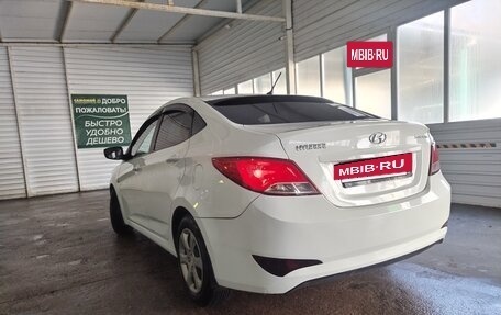 Hyundai Solaris II рестайлинг, 2015 год, 730 000 рублей, 3 фотография