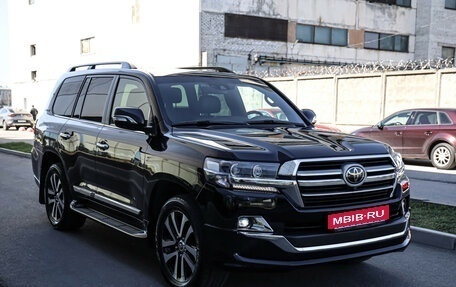 Toyota Land Cruiser 200, 2019 год, 9 499 000 рублей, 6 фотография