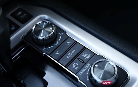 Toyota Land Cruiser 200, 2019 год, 9 499 000 рублей, 19 фотография