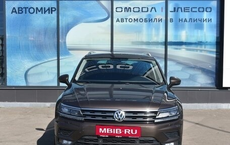 Volkswagen Tiguan II, 2018 год, 2 555 000 рублей, 2 фотография