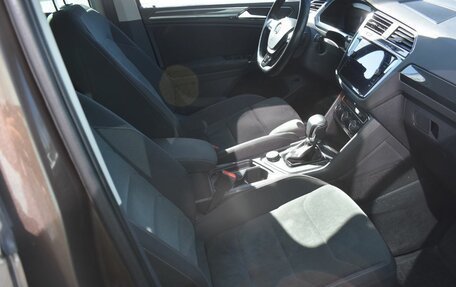 Volkswagen Tiguan II, 2018 год, 2 555 000 рублей, 10 фотография