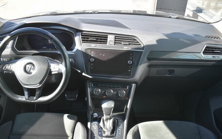 Volkswagen Tiguan II, 2018 год, 2 555 000 рублей, 13 фотография