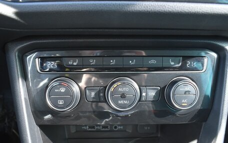 Volkswagen Tiguan II, 2018 год, 2 555 000 рублей, 17 фотография