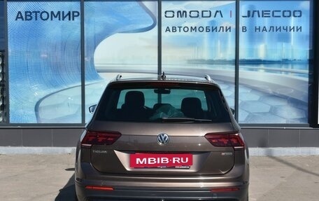 Volkswagen Tiguan II, 2018 год, 2 555 000 рублей, 6 фотография